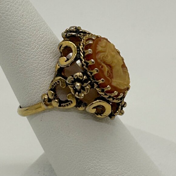Vintage Cameo Ring Resin with18KT Gold Electroplate Intricate Floral Size 7 - Picture 7 of 14